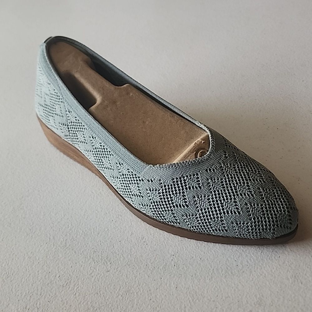 New Skechers Cleo Sawdust With Grace Wedge in Sage, Size 9